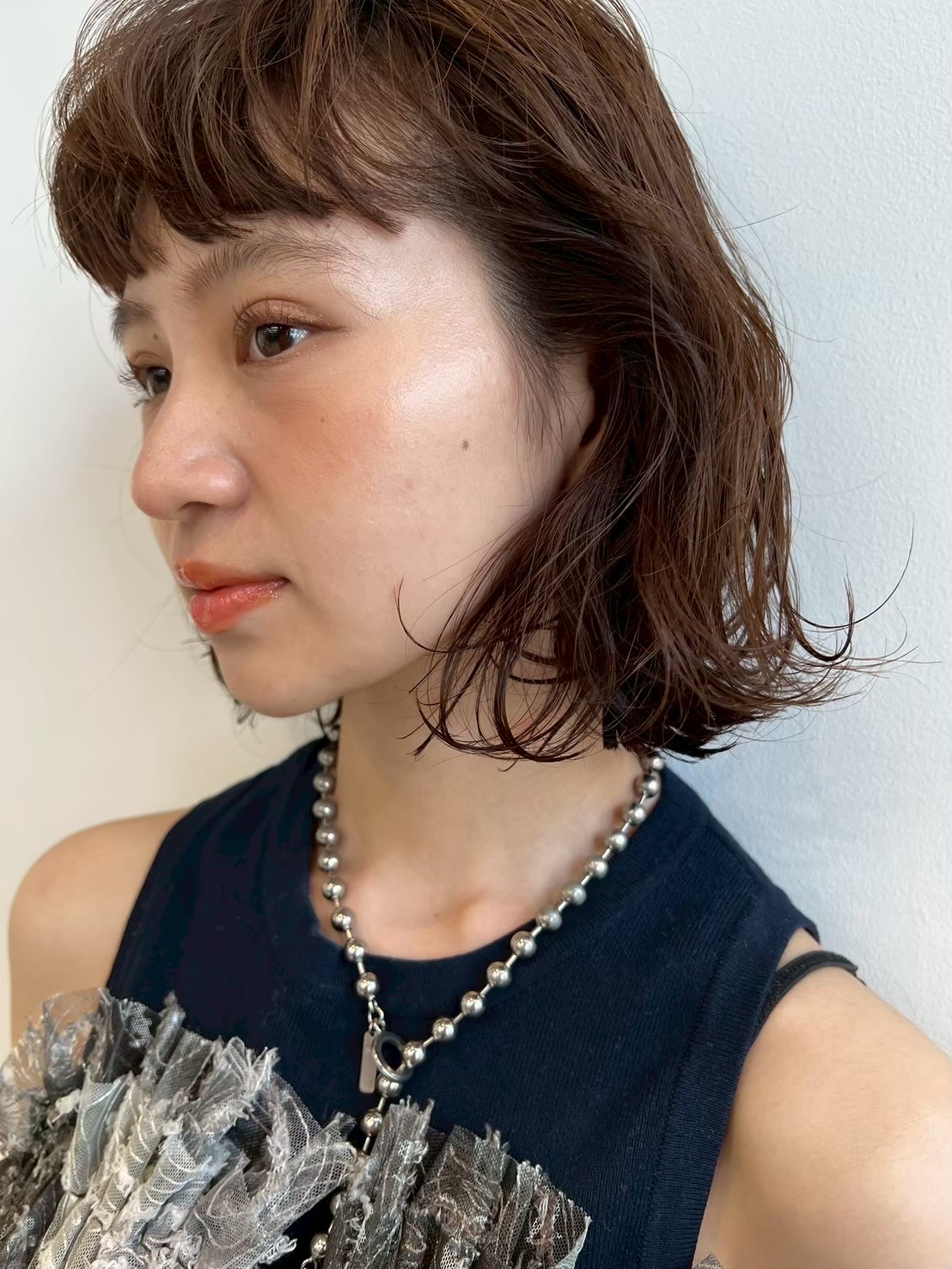 耳掛けボブでつくる、抜け感ウェーブ