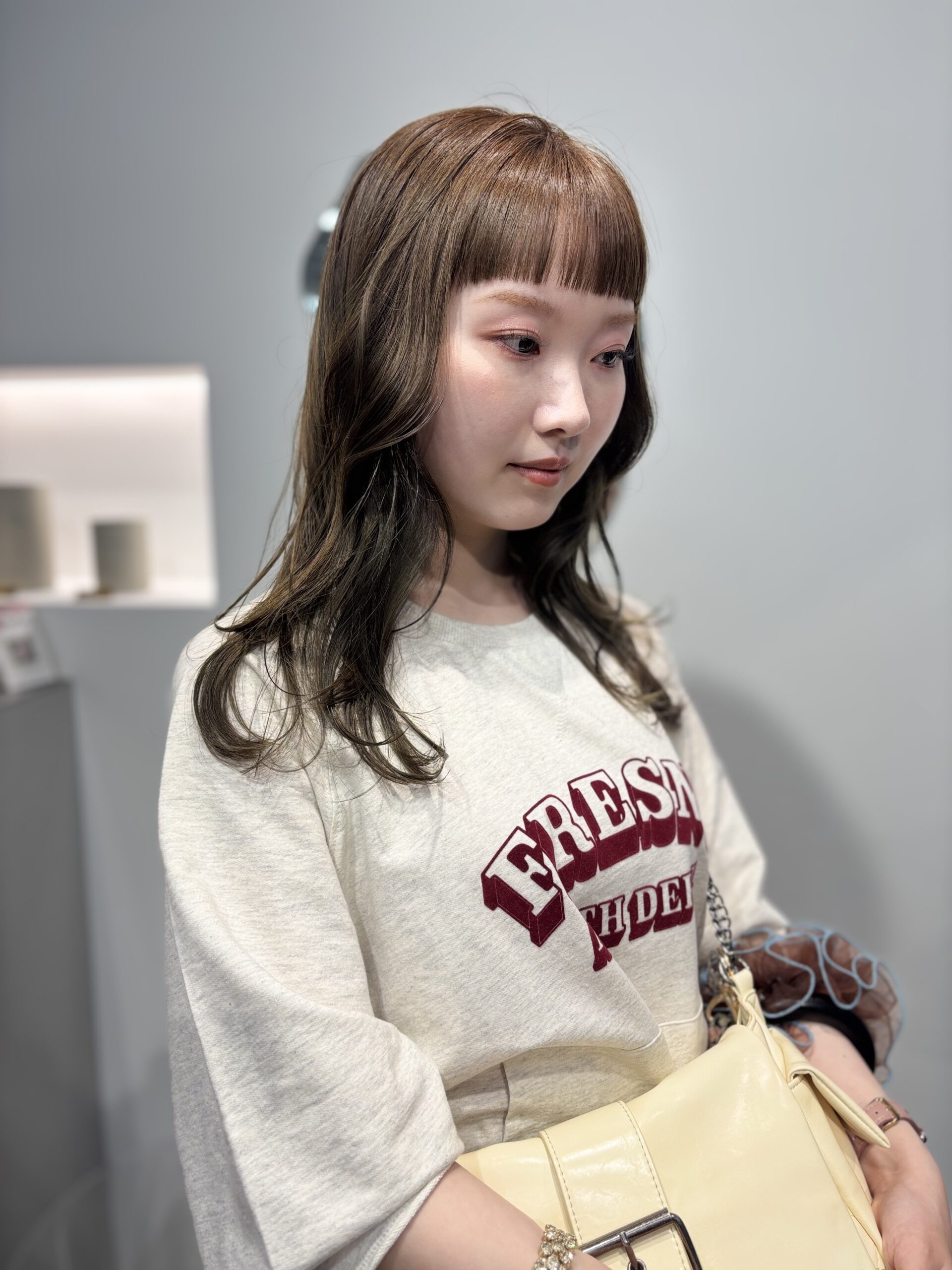 オリーブベージュカラー